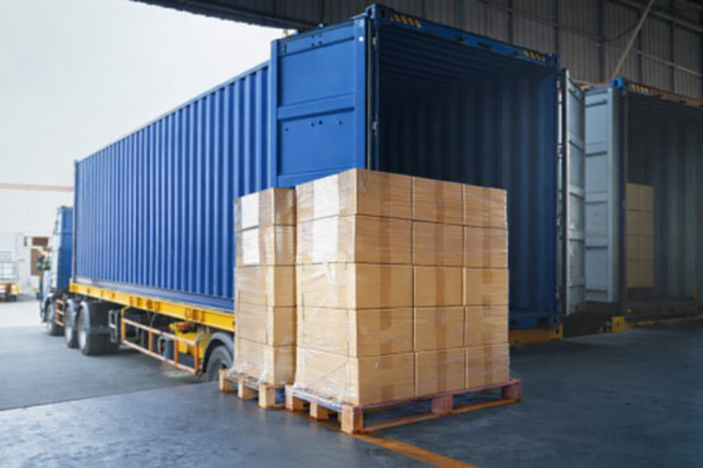 海外工場の製品出荷 | コンテナ積み込み 海外工場でのコンテナバンニング